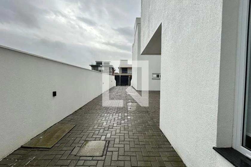 Furnished rental house with 2 en-suite bedrooms and 92 m²