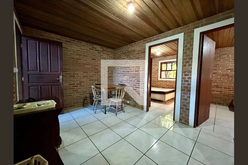 Apartamento amueblado de 2 habitaciones con jardín privado — photo 2