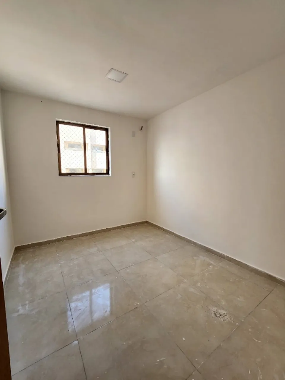 2-bedroom apartment in a building with a gym — photo 9
