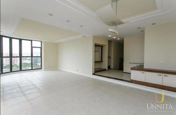 Unfurnished 3-bedroom apartment with 5 bathrooms — photo 4