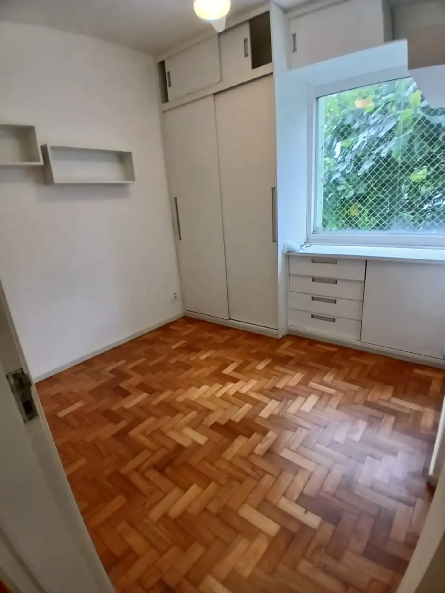 Apartment on the 4th floor with a walk-in closet — photo 4