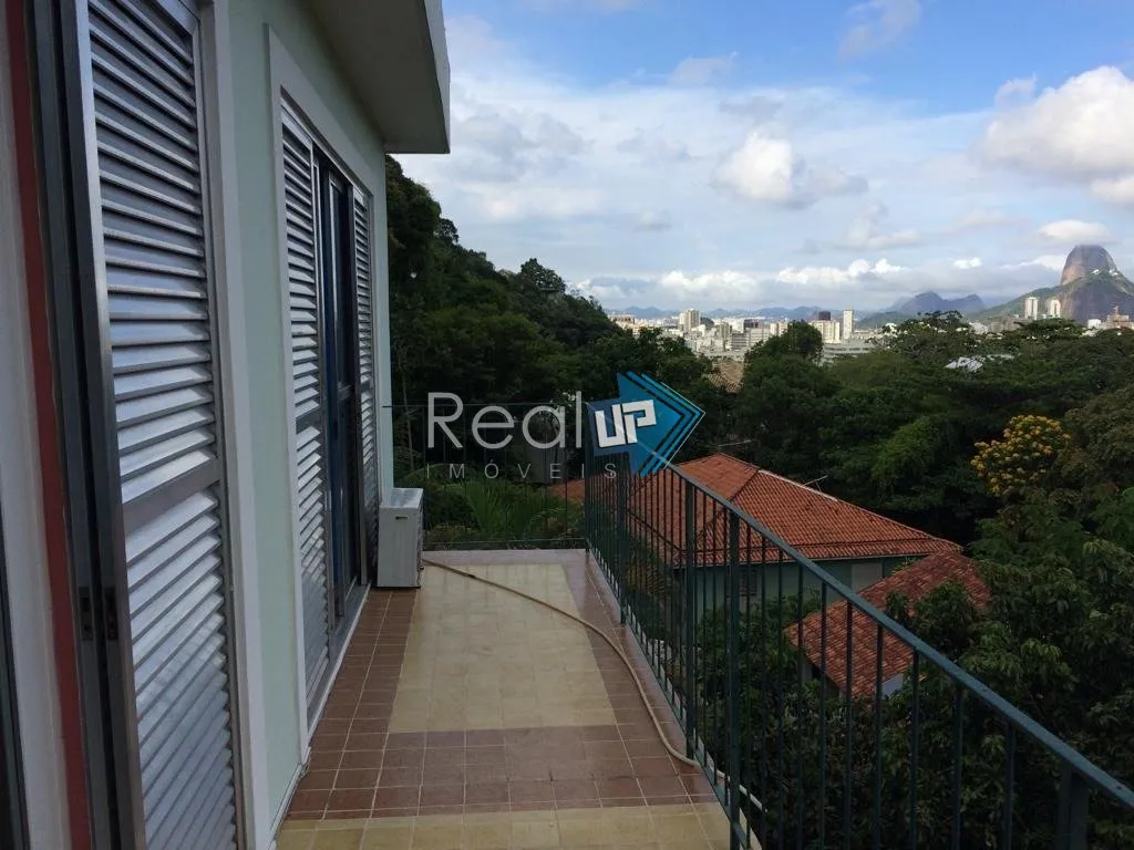 House with 3 bedrooms and 600 m² plus private BBQ terrace — photo 31