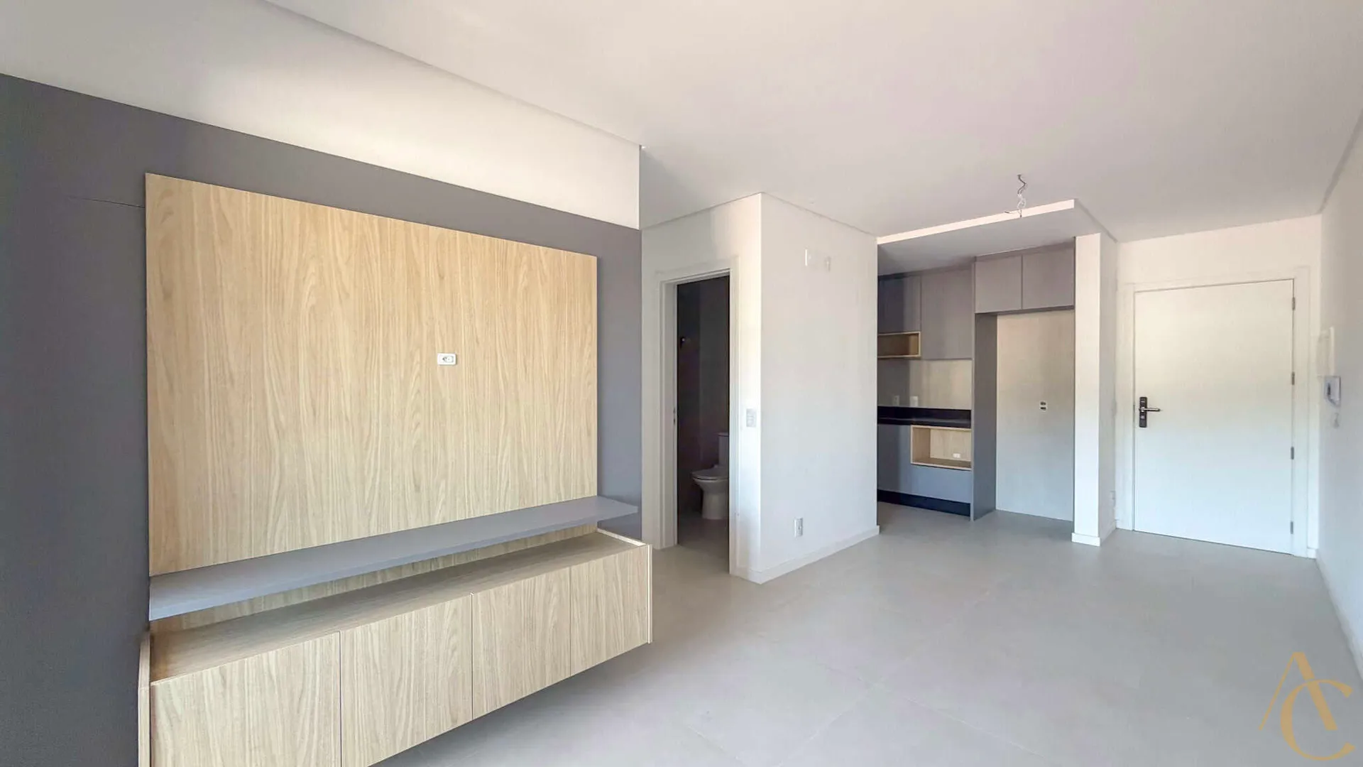 Glass-enclosed balcony in a 2-bedroom apartment, 69 m² — photo 23
