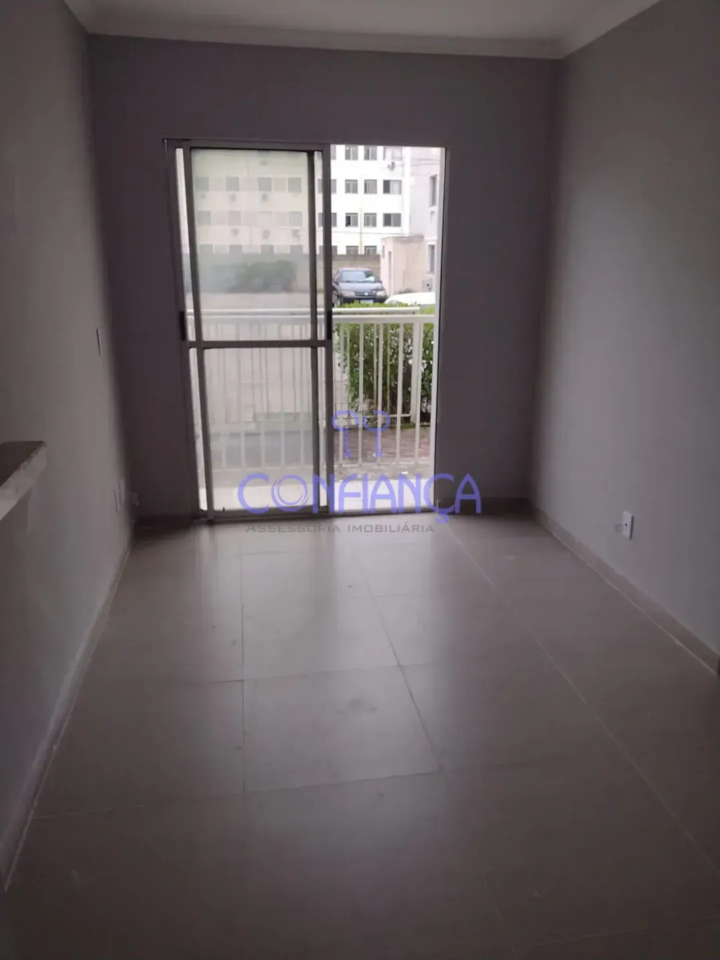 One-bedroom apartment in a building with a pool — photo 10