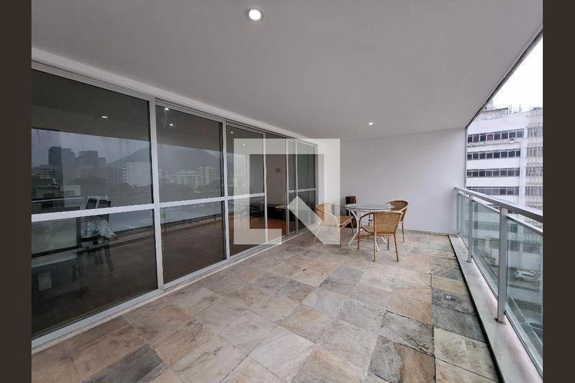 Home office in a 4-bedroom apartment, 140 m² — photo 8