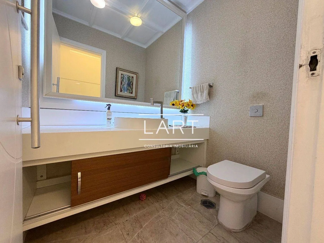 Furnished 4-bedroom apartment with 5 bathrooms — photo 12