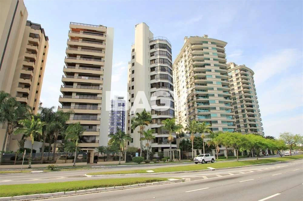 512 m² unfurnished apartment with a fully glazed balcony — photo 2