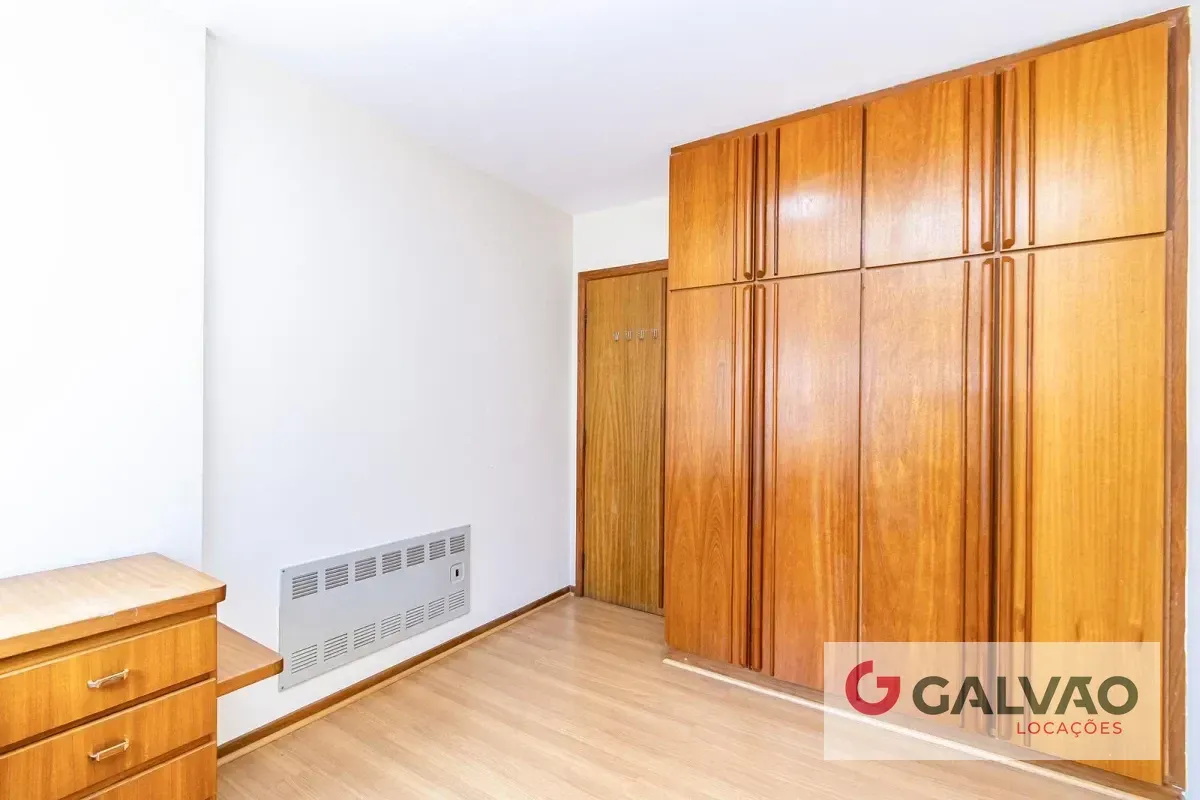 Glass-enclosed balcony in a 3-bedroom apartment, 116 m² — photo 3