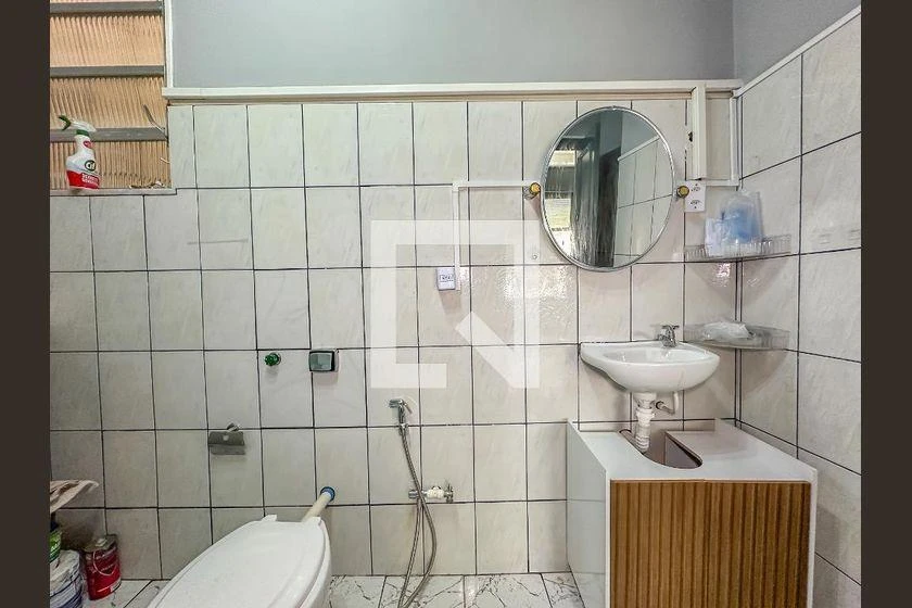 Studio com piso de madeira ou laminado, Centro — photo 17