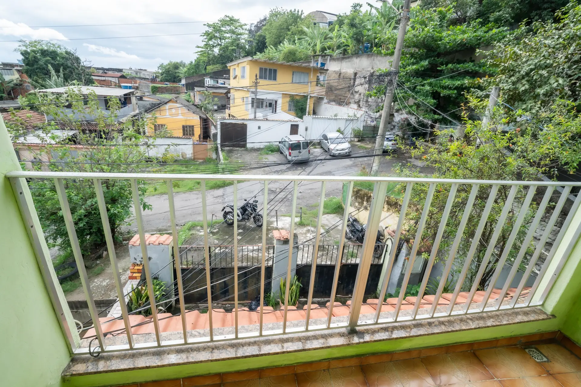 Unfurnished house with 2 bedrooms, yard and balcony — photo 27