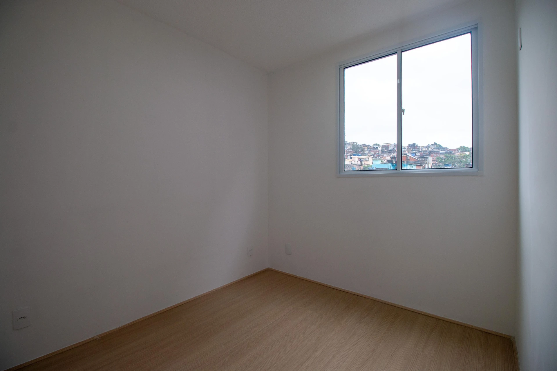 2-bedroom apartment in a building with a gym — photo 2