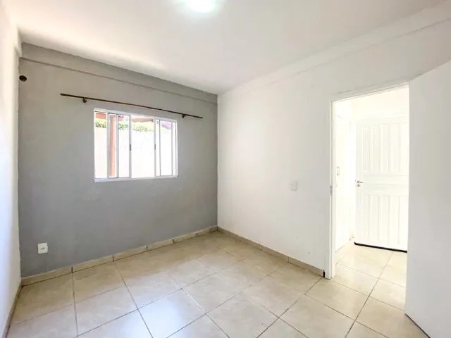 Balcony with a grill in a one-bedroom apartment, 42 m² — photo 8
