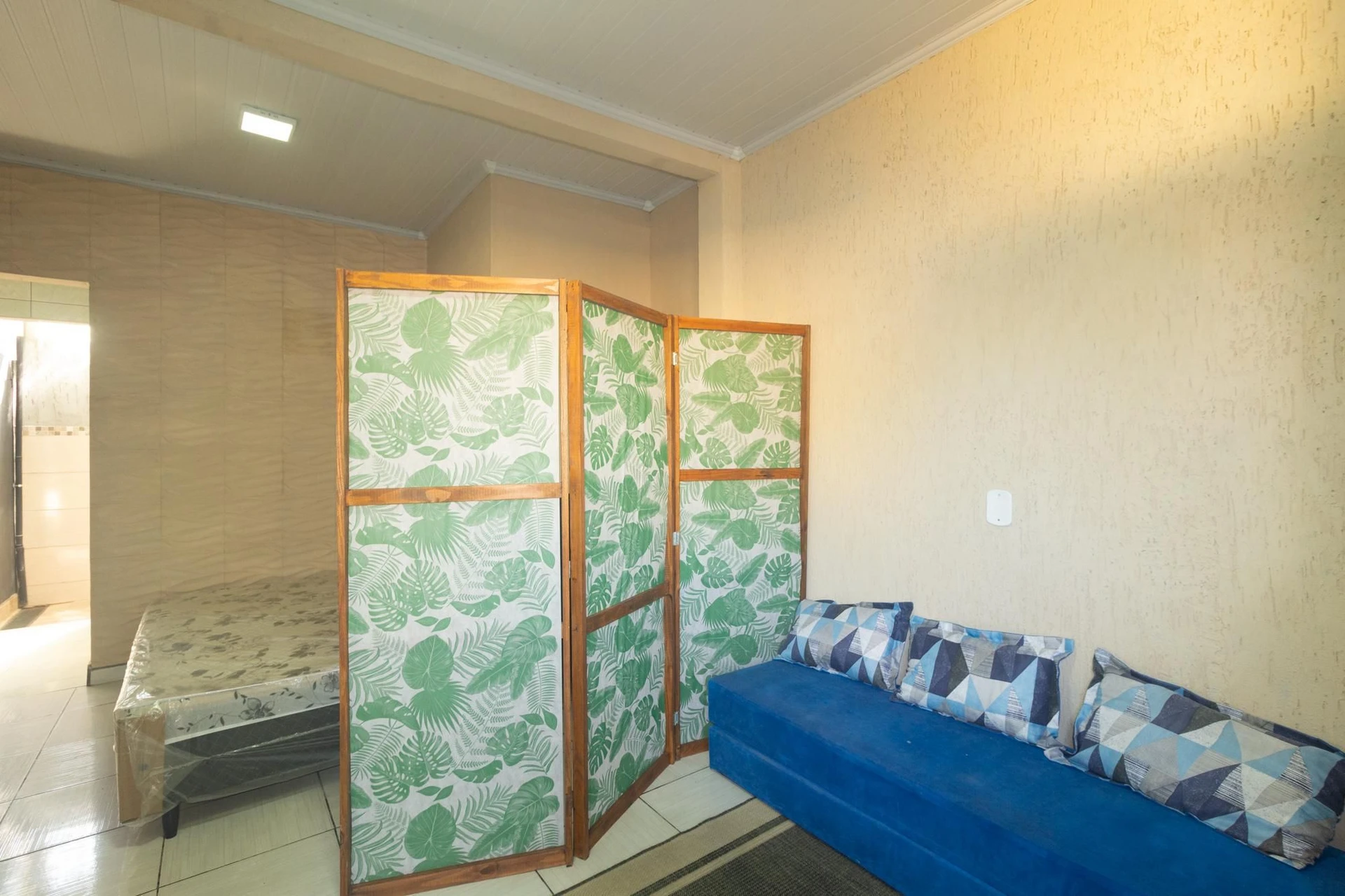 Unfurnished studio with 1 bedroom and 1 parking spot — photo 18