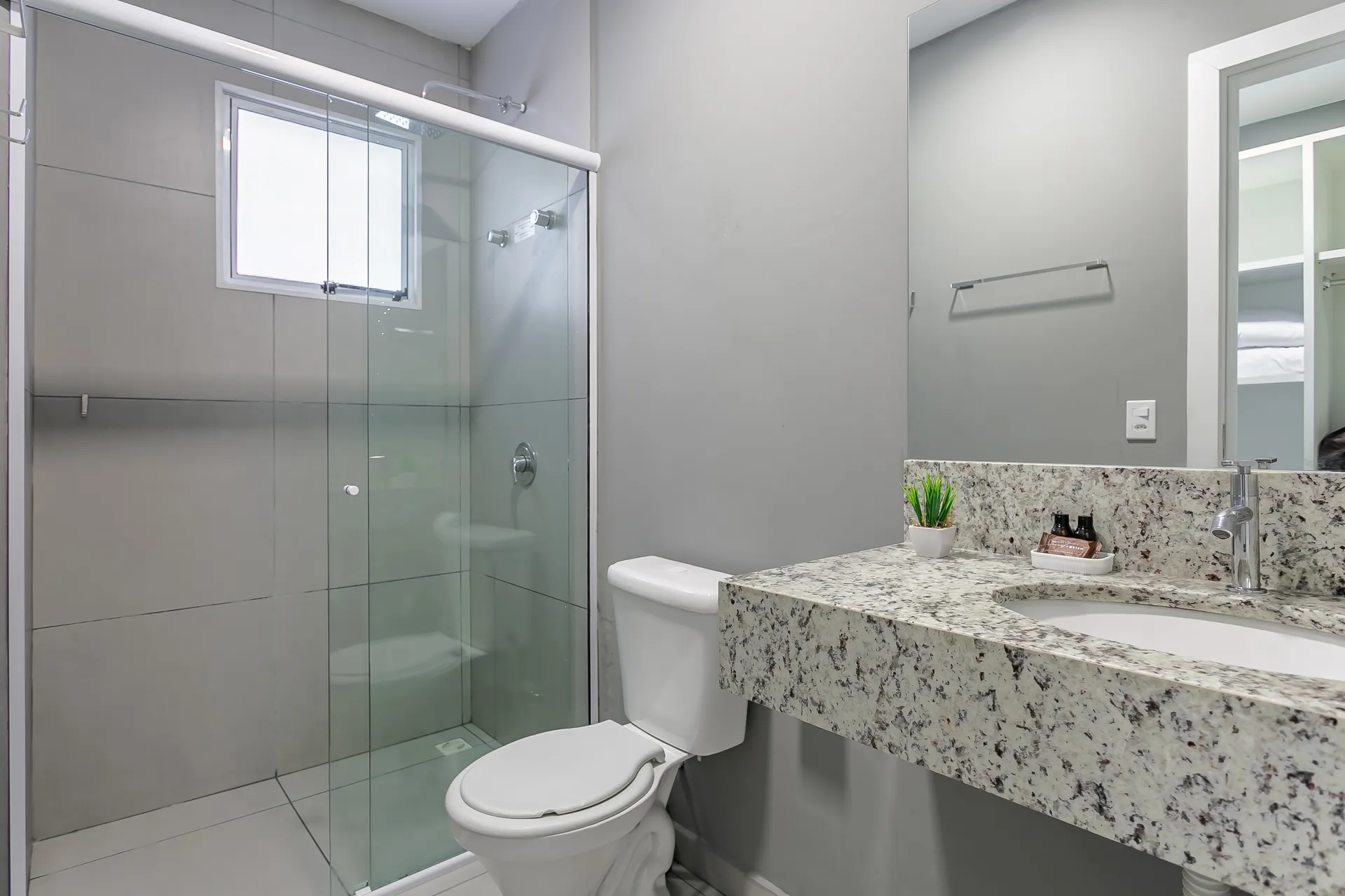 Furnished 35 m² studio with compact kitchenette — photo 7