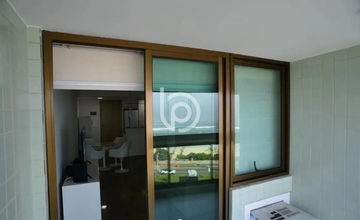 Furnished 1-bedroom apartment with glass-enclosed balcony — photo 19