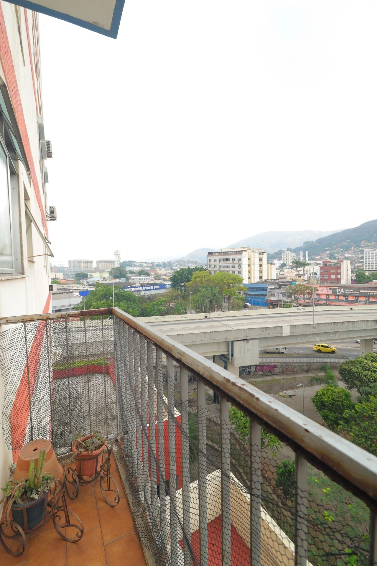 Furnished 3-bedroom apartment with balcony — photo 35