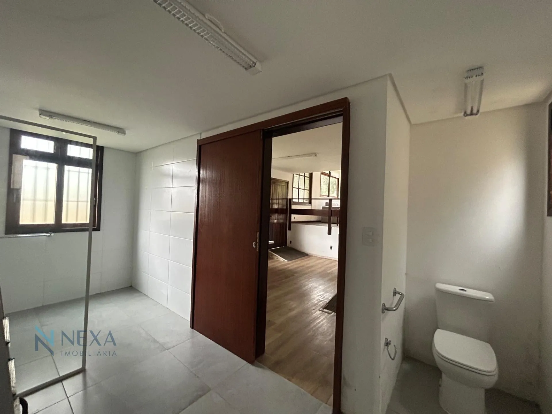 Затишний будинок 200 м² з 4 спальнями та балконом — photo 22