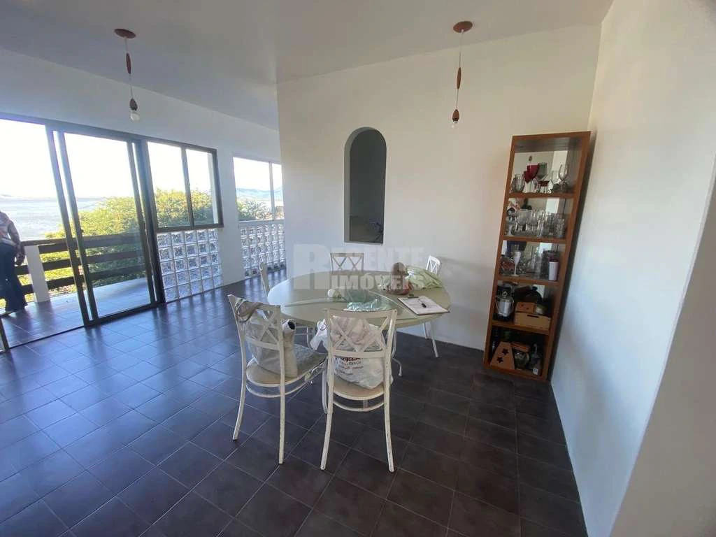 2-bedroom apartment with 2 bathrooms and a balcony — photo 2