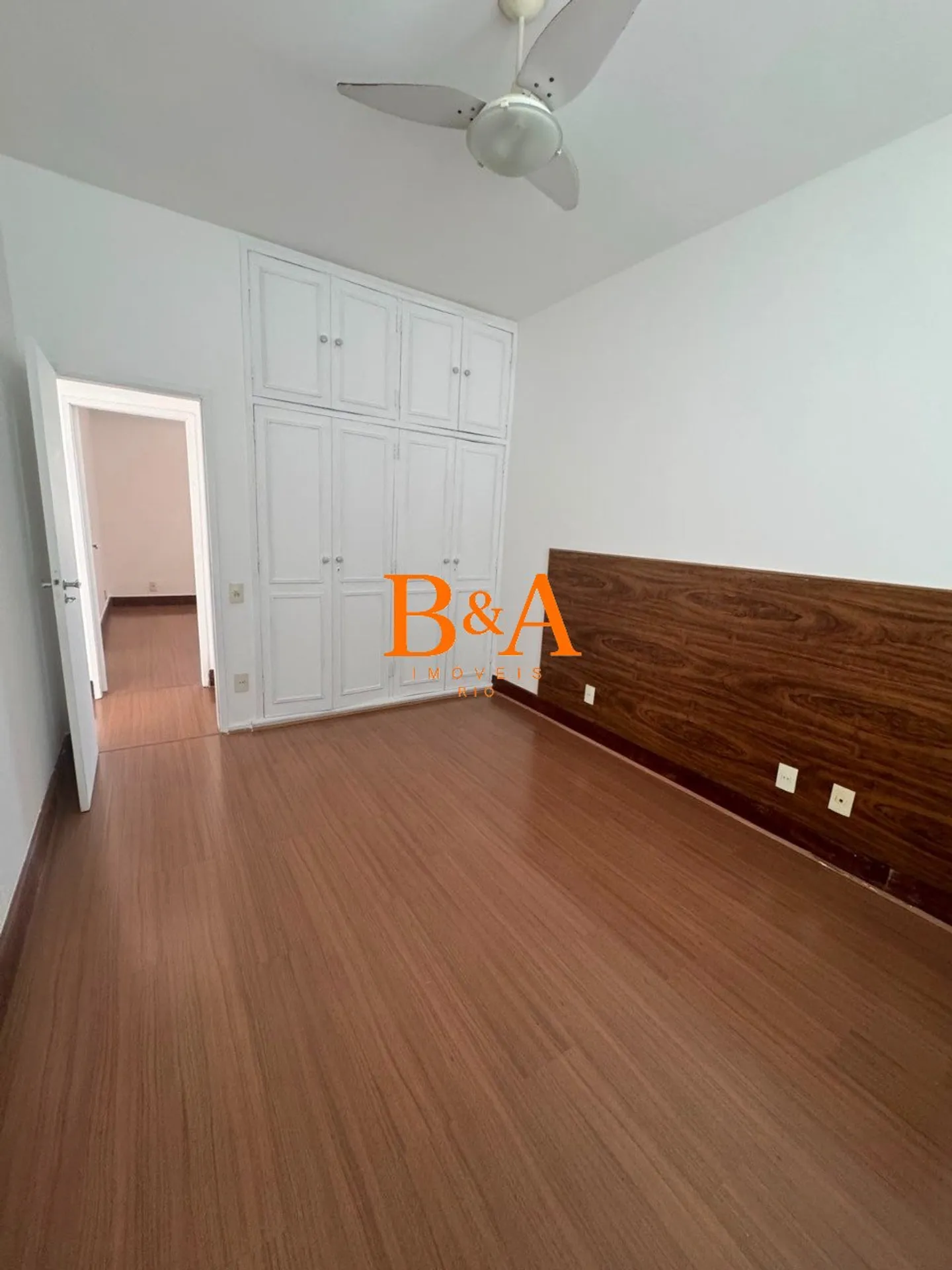 Apartment, 120 m², with wood or laminate floors — photo 11