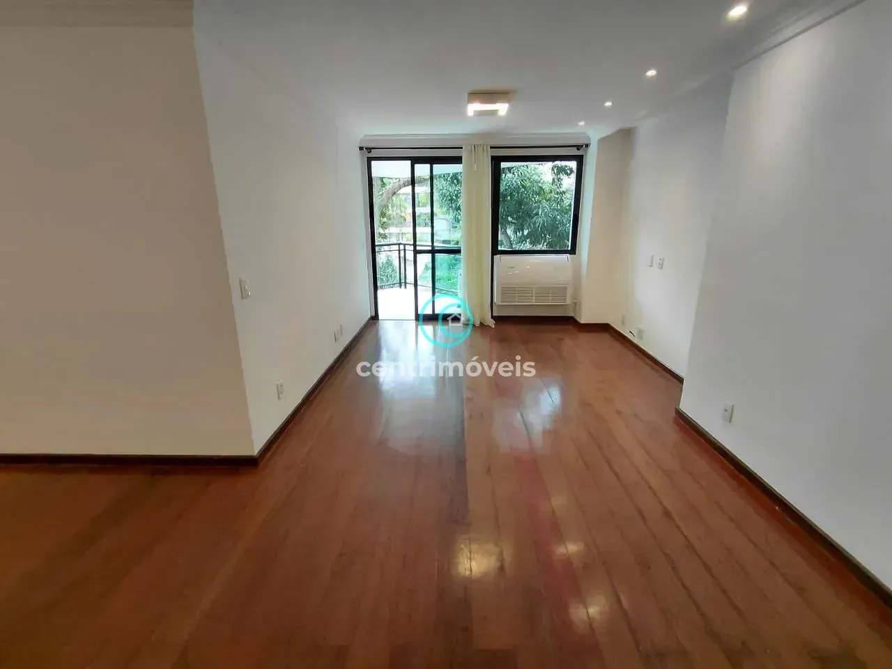 3-bedroom apartment with a walk-in closet — photo 9