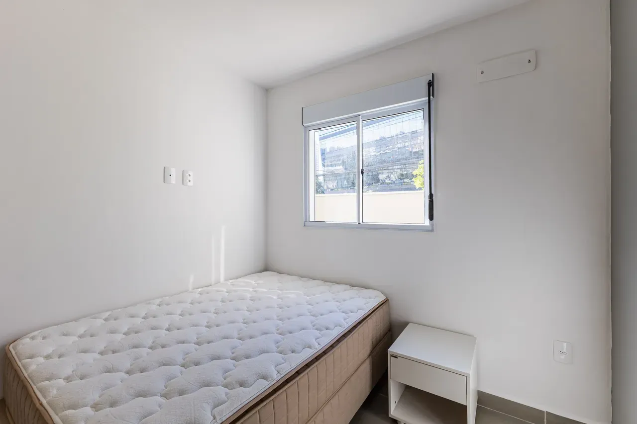 Furnished apartment with 2 bedrooms and open-plan kitchen — photo 8