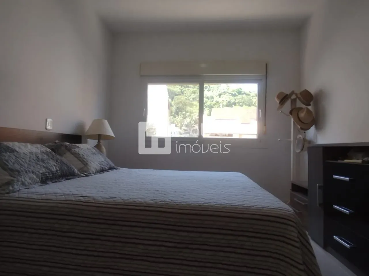 Furnished house with 4 bedrooms and 190 m² plus a garden — photo 38