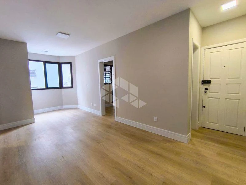 2-bedroom apartment with a water view — photo 5