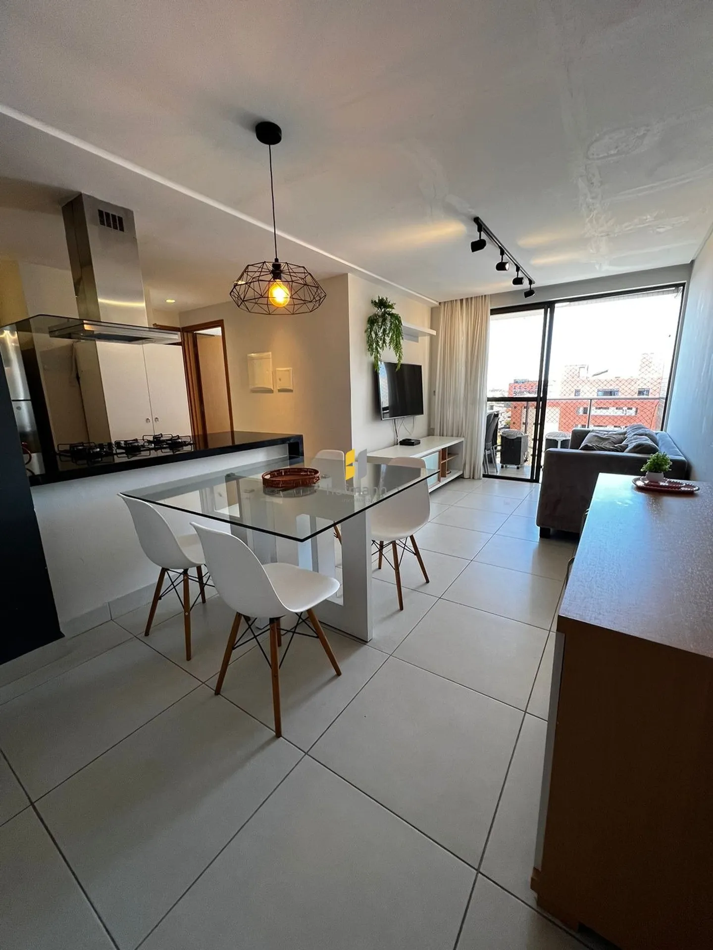 Furnished apartment with private BBQ and 2 bedrooms