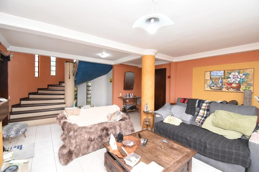 House with 4 bedrooms, 4 baths, and 5 parking spaces
