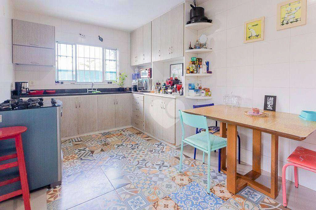 Furnished triplex house with 4 bedrooms and 370 m² — photo 8