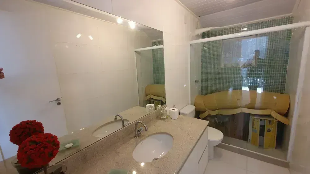 650 m² house with 6 en-suite bedrooms and 4 parking spots — photo 47