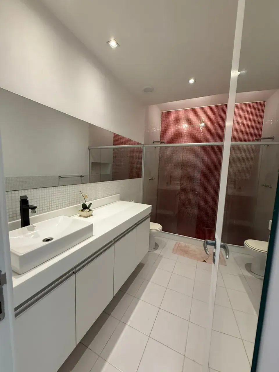 Furnished 1-bedroom apartment with 2 bathrooms — photo 5