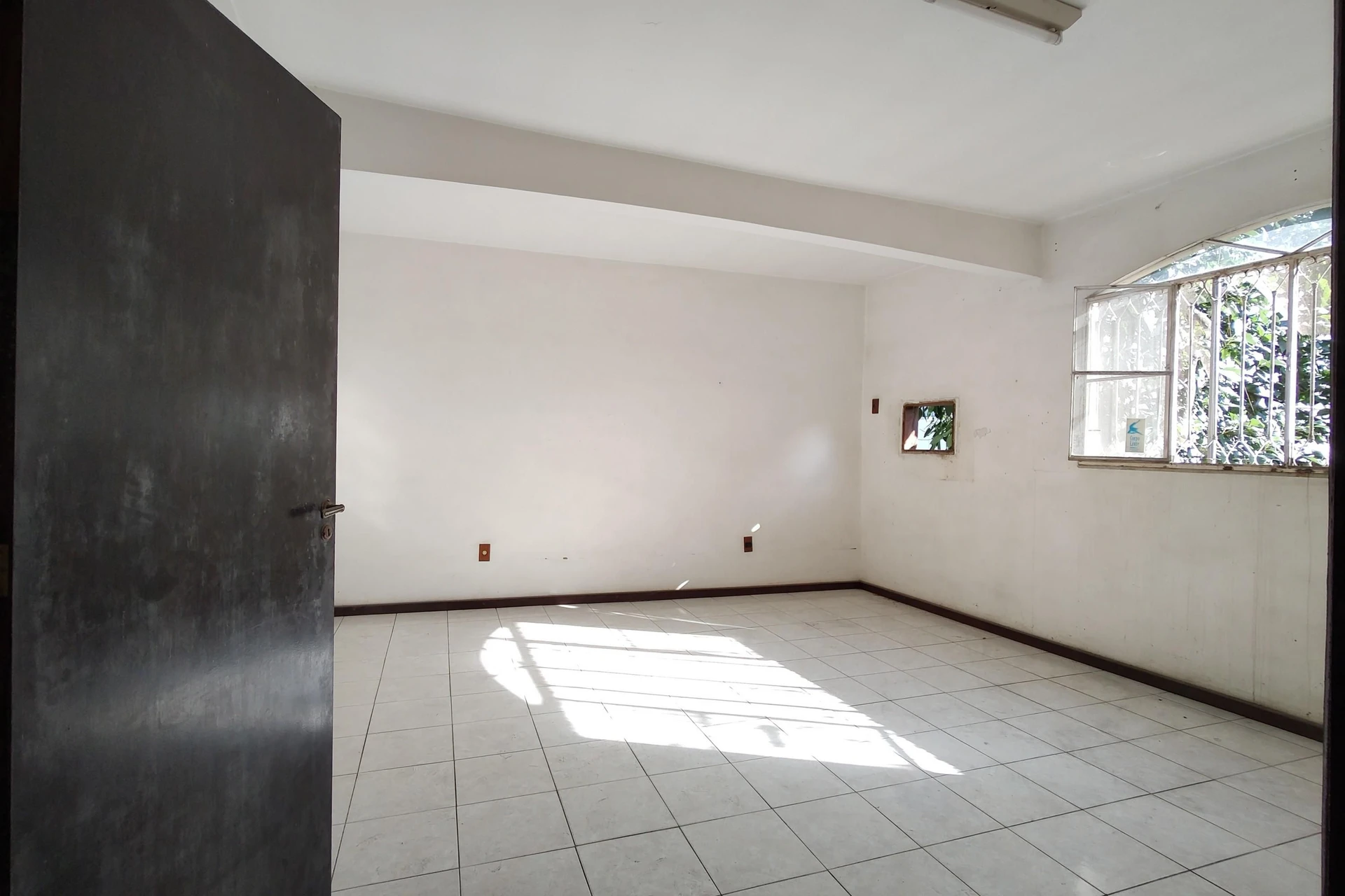 Unfurnished house with 4 bedrooms and private garden — photo 29