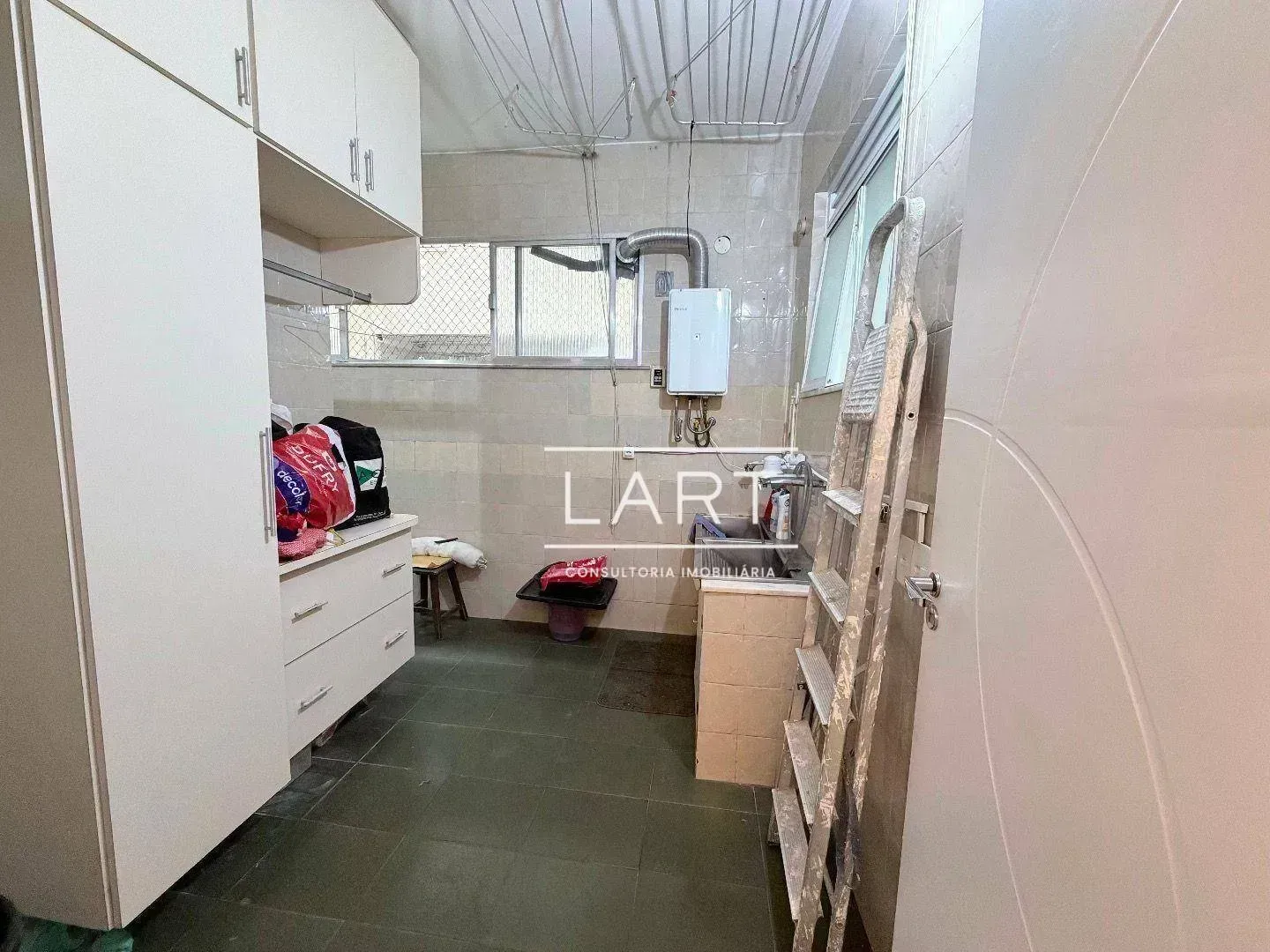 Furnished 4-bedroom apartment with 5 bathrooms — photo 21