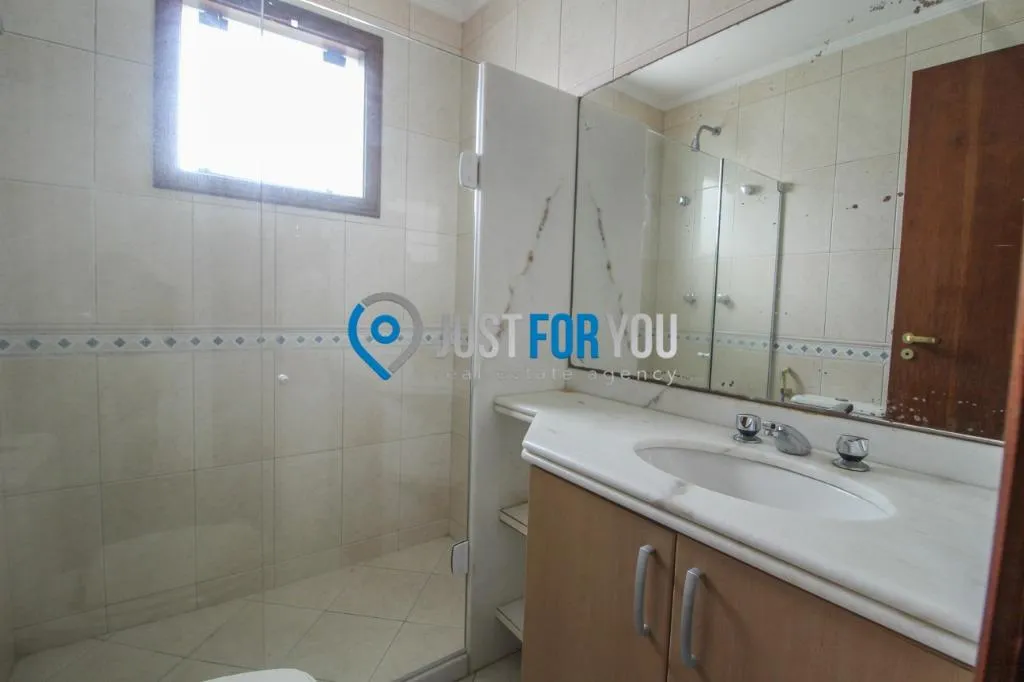 Ванна та 4 спальні: будинок 350 м² — photo 19