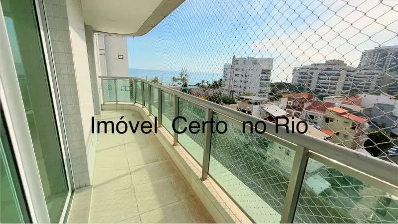 Apartment with 4 bedrooms and a glass-enclosed balcony