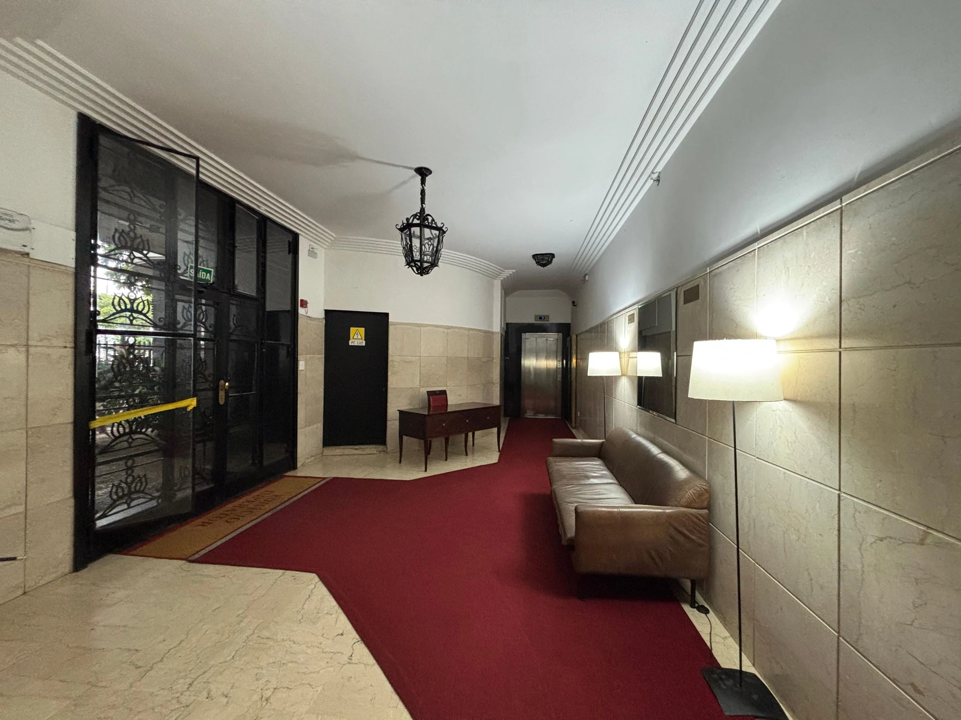 Furnished 1-bedroom apartment with 2 bathrooms — photo 40