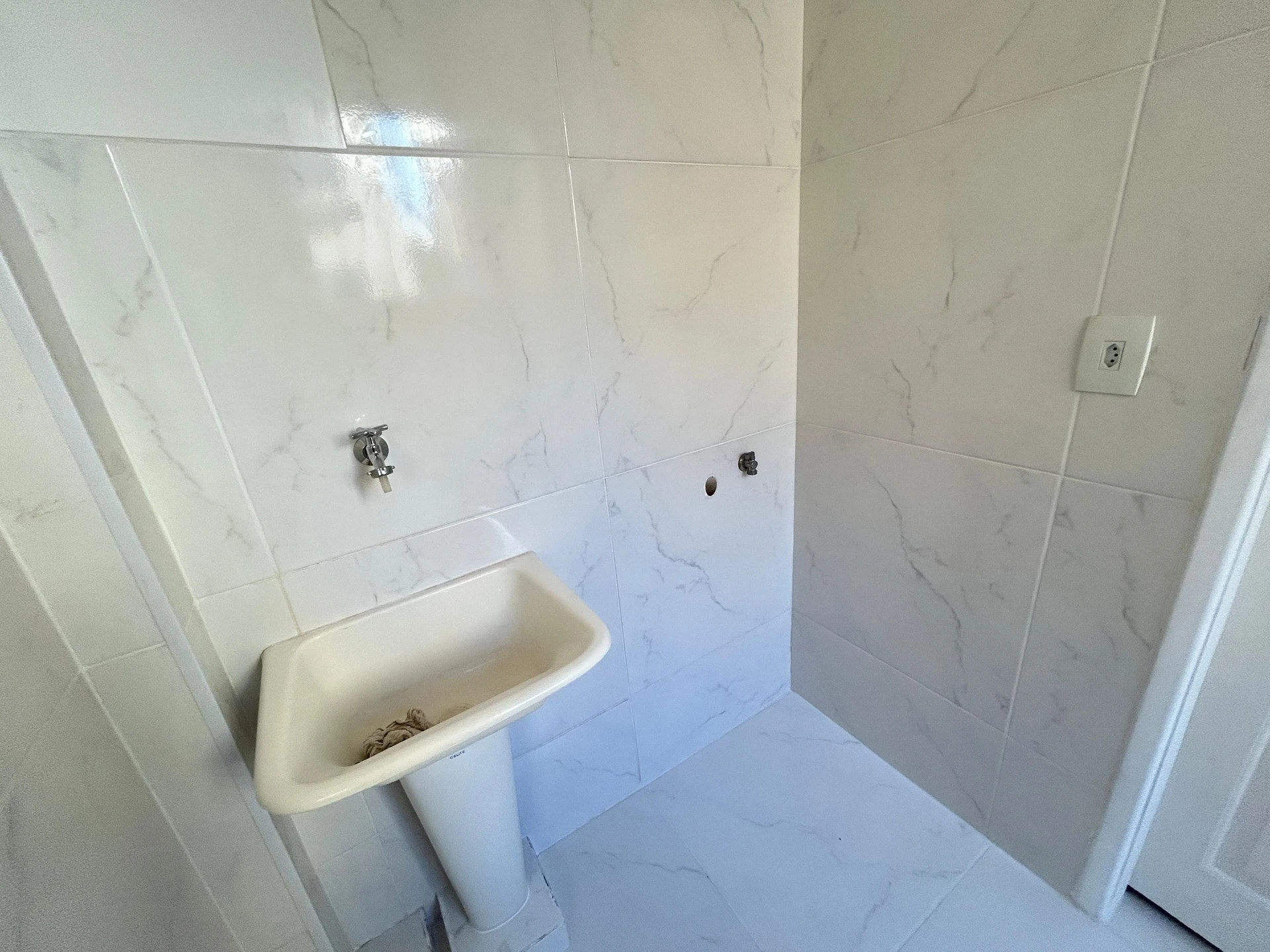 Unfurnished rental apartment with 2 bedrooms and parking — photo 16
