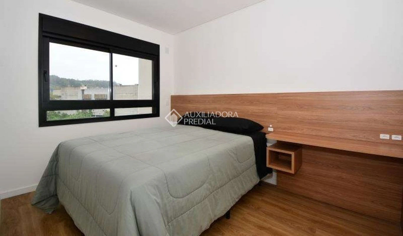 2-bedroom apartment in a building with a gym — photo 13
