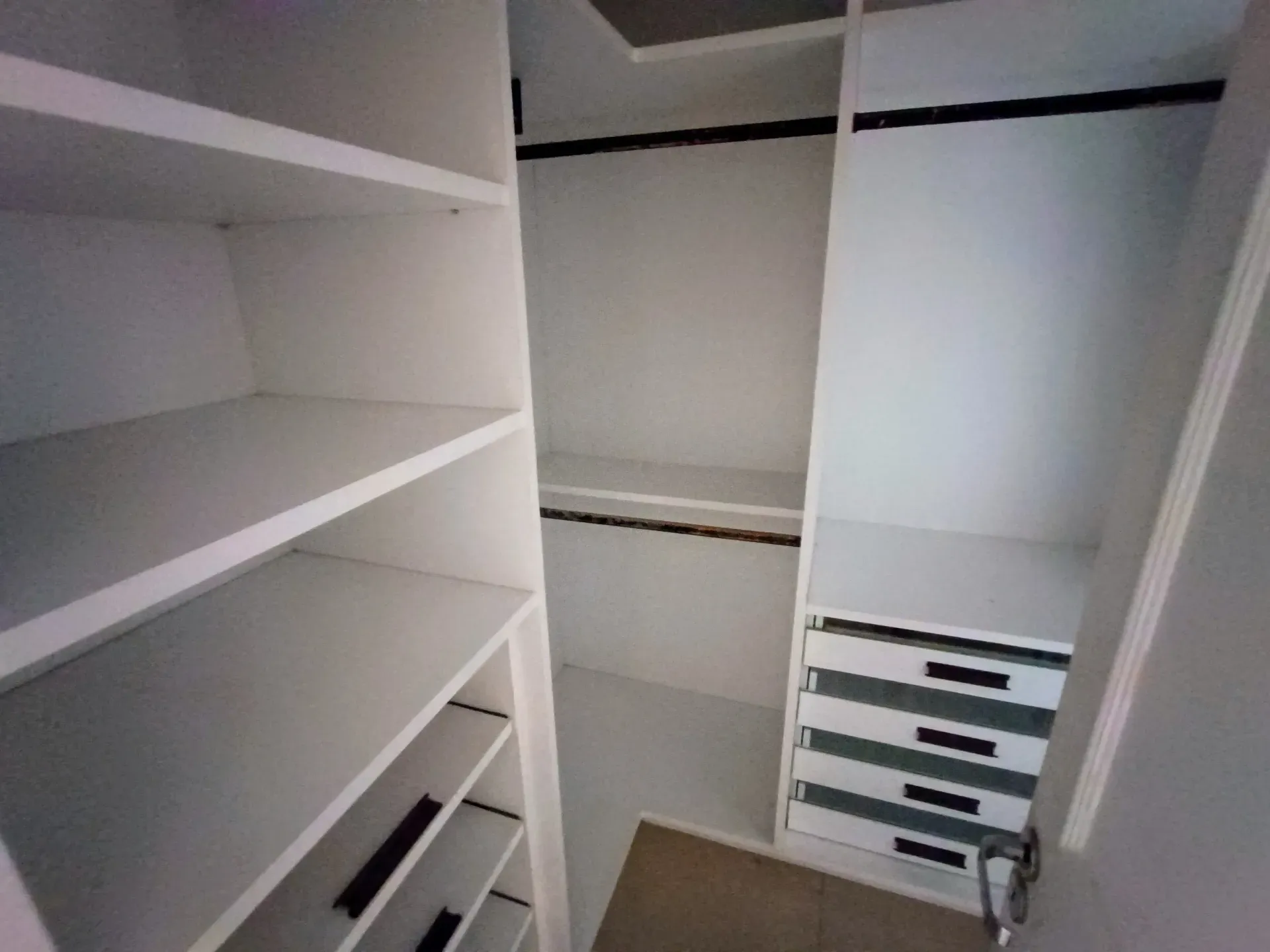 Unfurnished house with 4 bedrooms and 5 bathrooms — photo 23