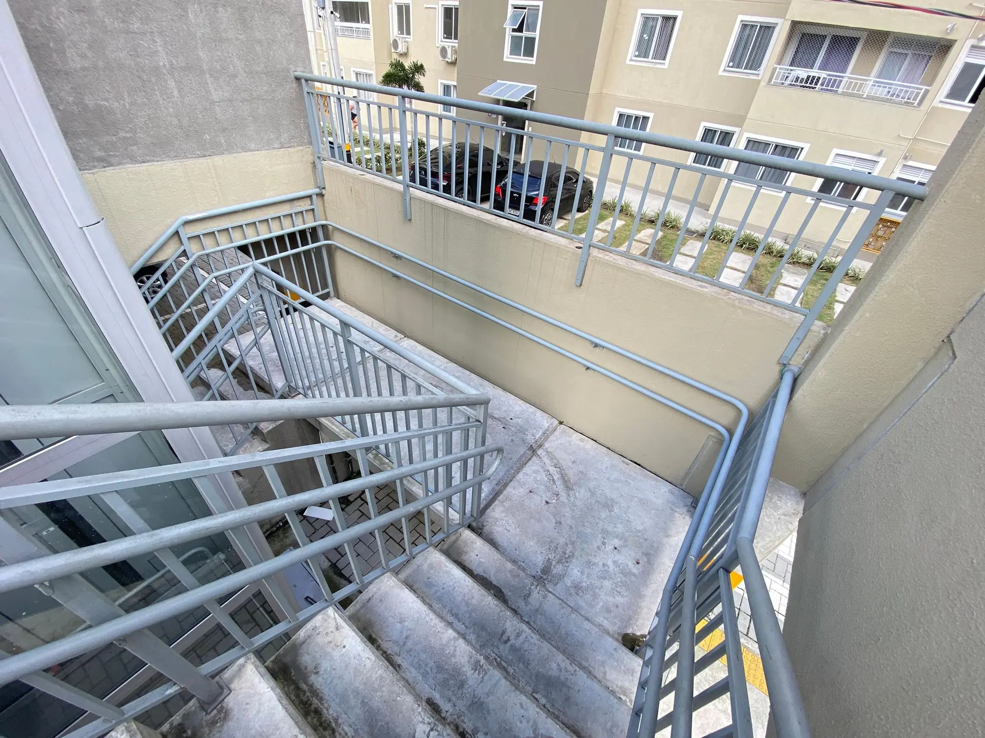 One-bedroom apartment with a grill on the balcony — photo 65