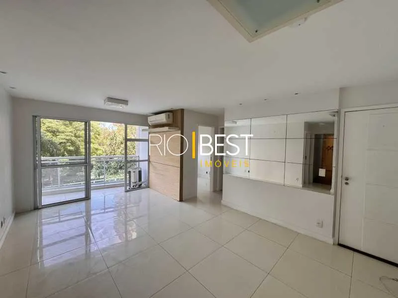 Apartamento de 99 m² com closet e janelas do piso ao teto — photo 9