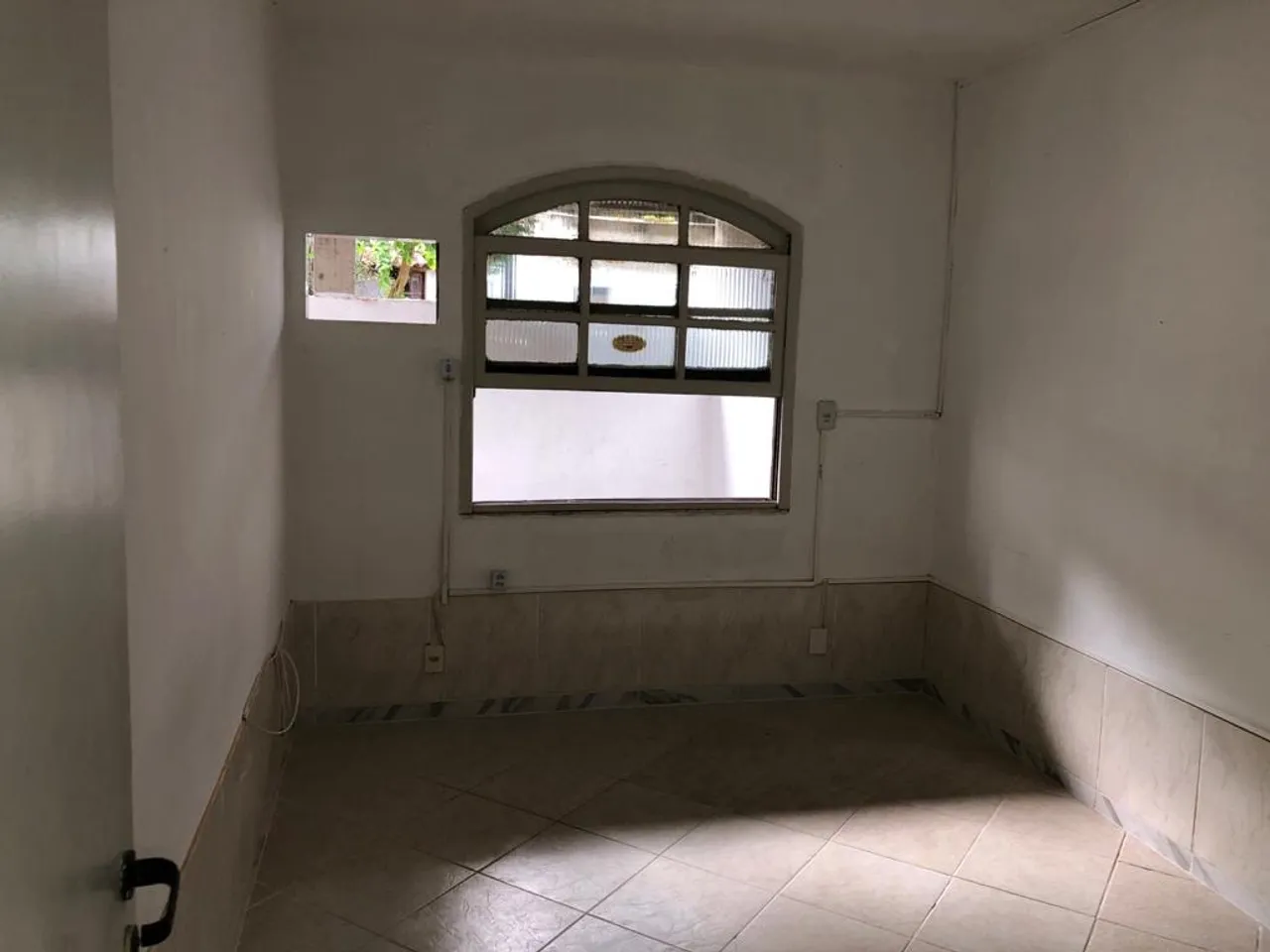 House with 3 bedrooms, 3 bathrooms and an open-plan kitchen — photo 6