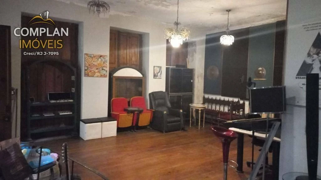 House with 5 bedrooms, 4 bathrooms and 639 m²