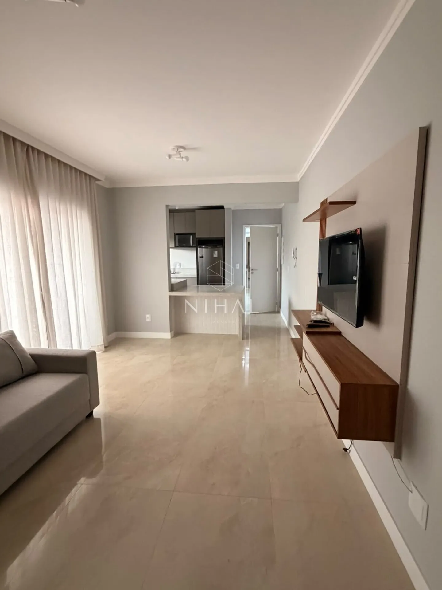 2-bedroom apartment in a building with a gym — photo 11