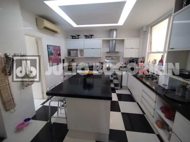 423 m² apartment with 4 bedrooms and 3 en-suites — photo 40