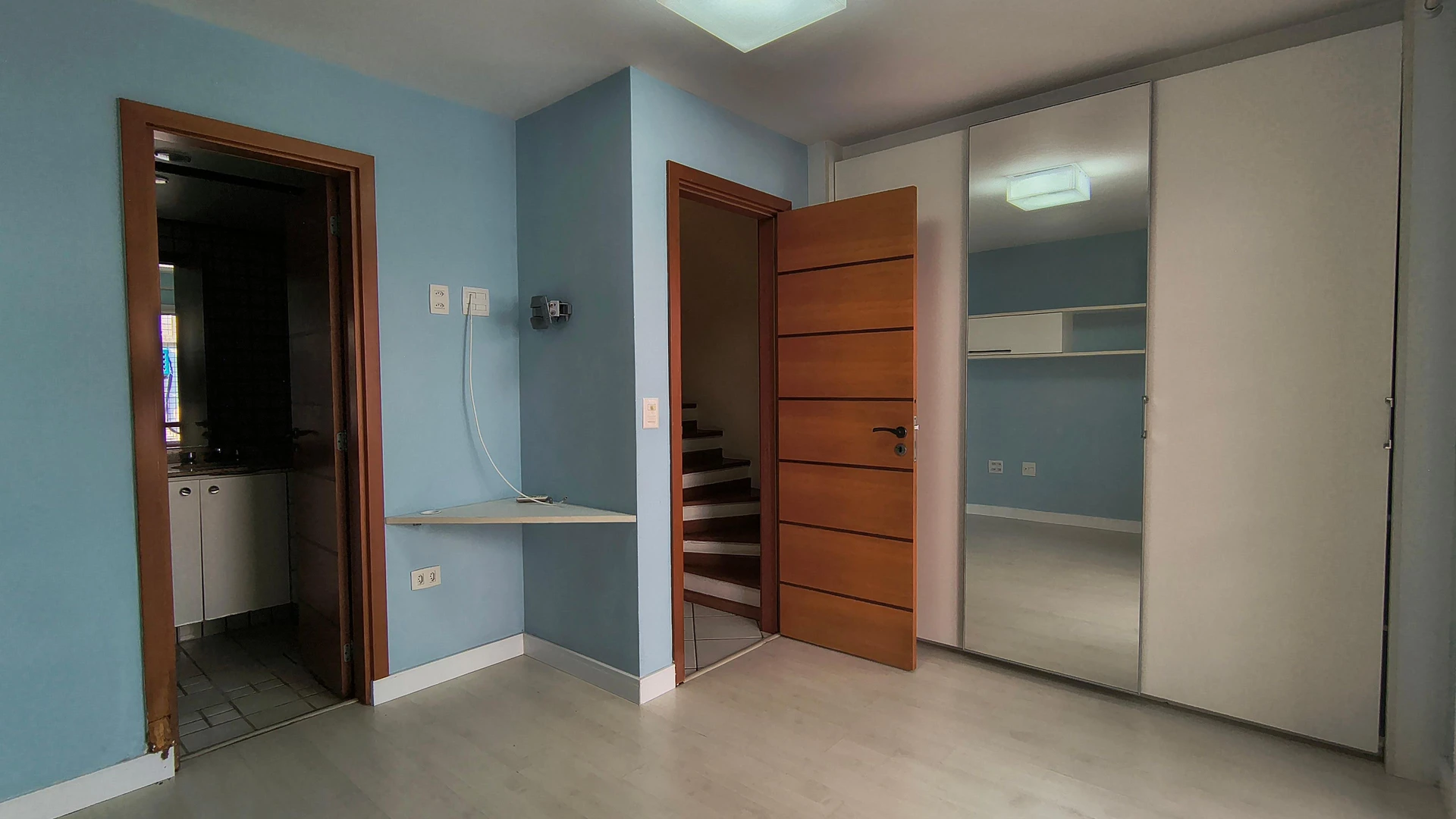 Condo house with balcony and 3 en-suite bedrooms — photo 33