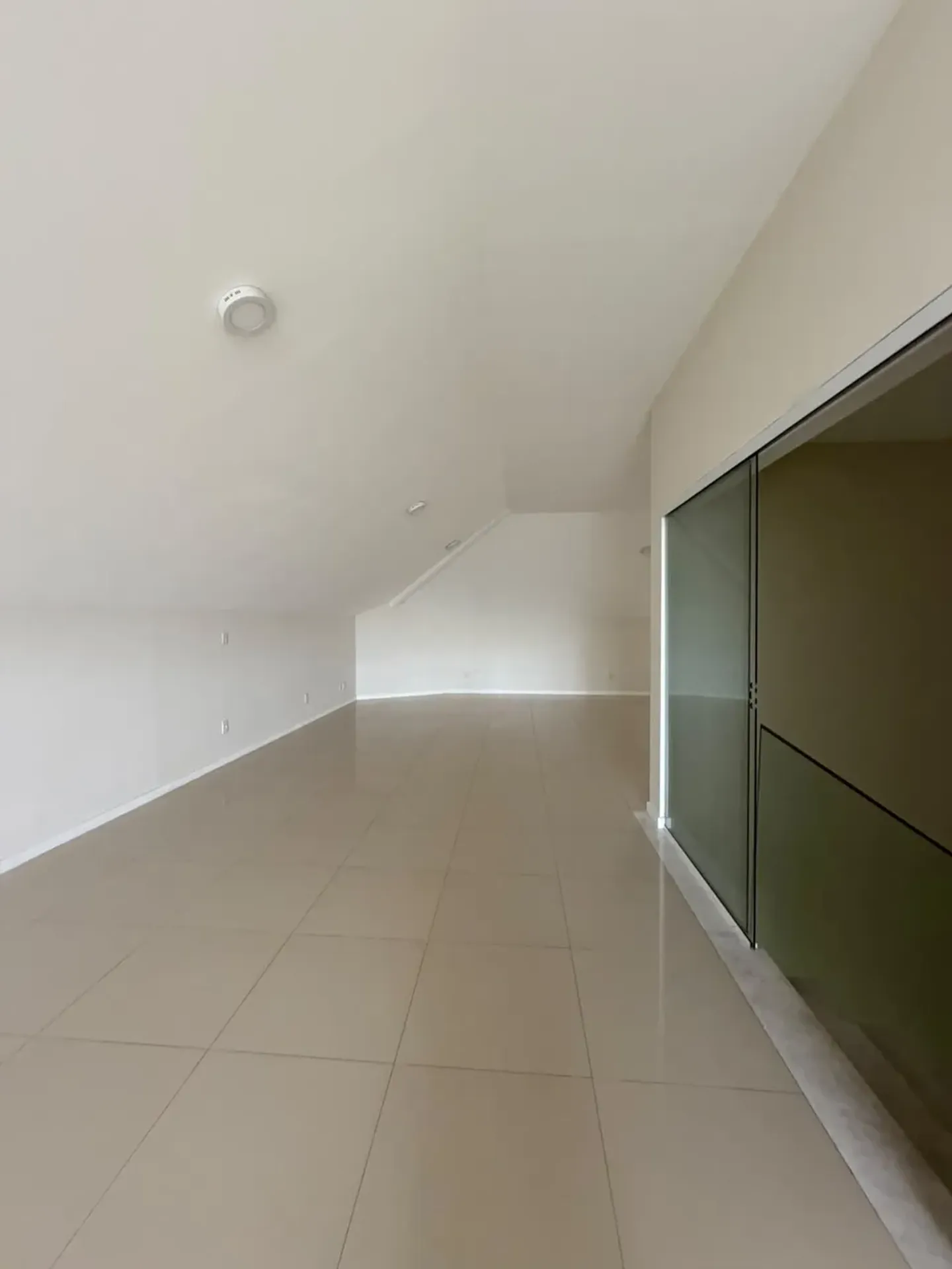 700 m² house with a garden and a bathtub — photo 6