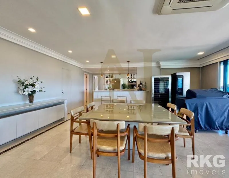 Furnished apartment with 4 bedrooms and water and city views — photo 15