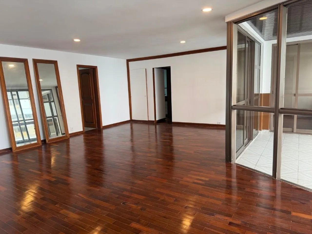 Rental apartment with 4 bedrooms and 4 bathrooms — photo 14